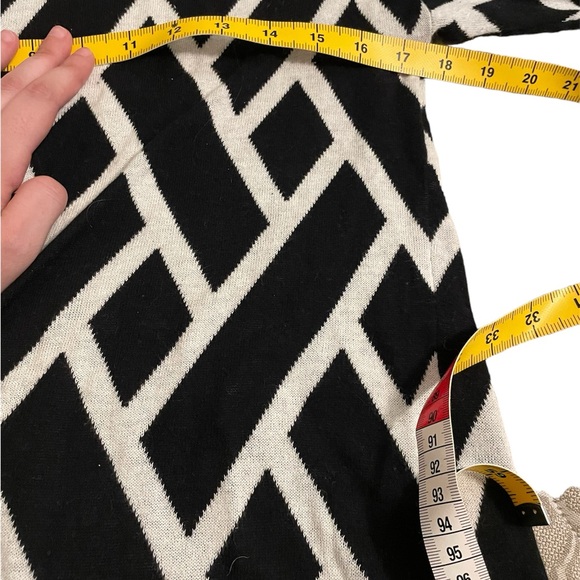 Rafaela black and white geometric print lightweight sweater - Picture 4 of 5